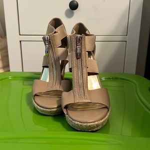 Guess wedges